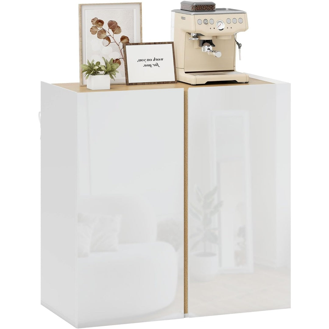 Sanft schliessende Fronten und Holzoptik an dem Sideboard