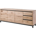 Geschlossener Stauraum trifft auf grifflose Fronten an dem Sideboard
