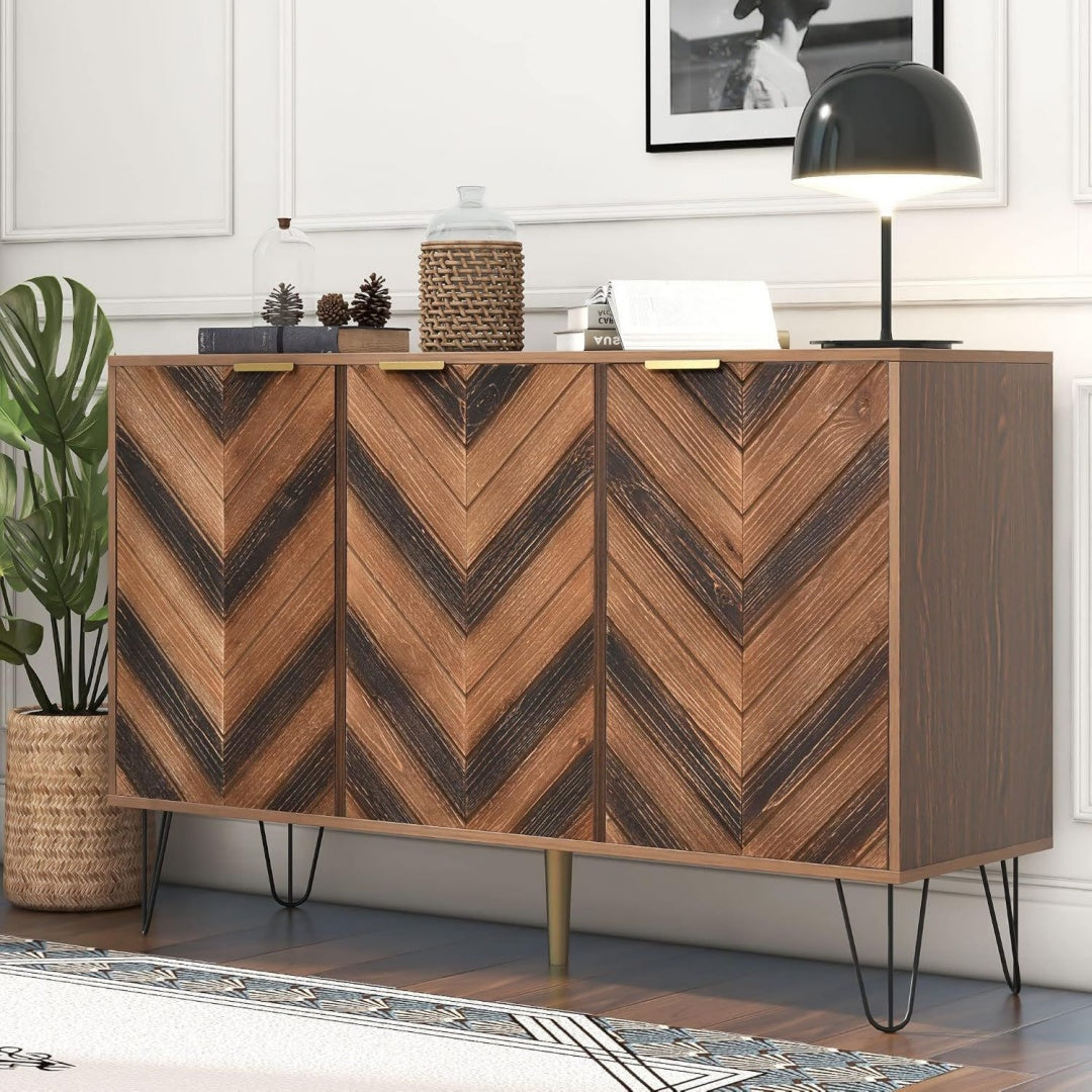 3 Tueren praegen das Sideboard aus Massivholz